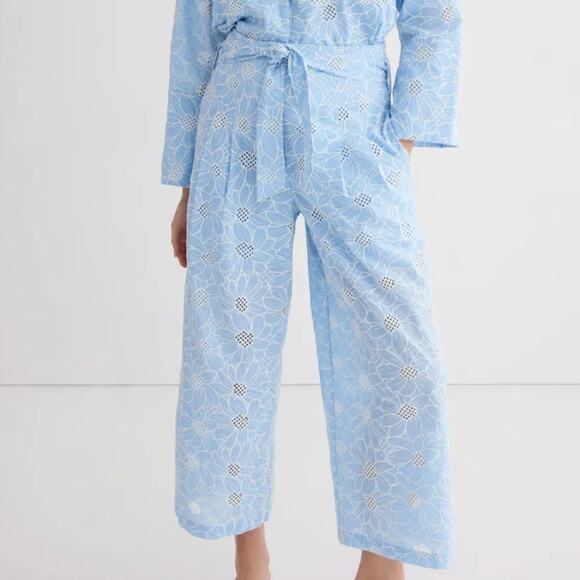 CeCe Blue White Eyelet Pants Size 4 Ankle Wide Leg Belted Cotton Vacation $119 - Picture 1 of 12